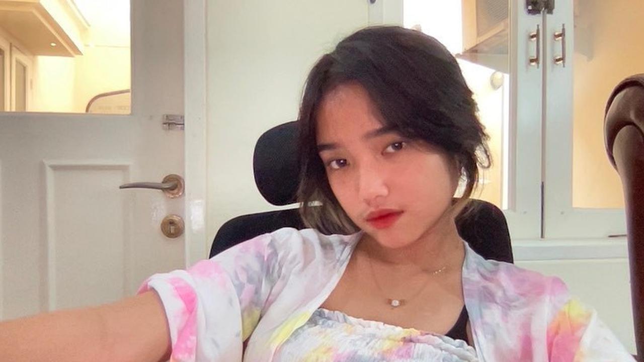 Fuji adik ipar Vanessa Angel