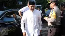Kapolri, Jenderal Pol Badrodin Haiti saat tiba untuk melayat jenazah Ketua KPU, Husni Kamil Manik di kompleks KPU, Jakarta, Jumat (8/7). Husni Kamil Manik wafat pada Kamis (7/7) di usia 40 tahun. (Liputan6.com/Helmi Fithriansyah)