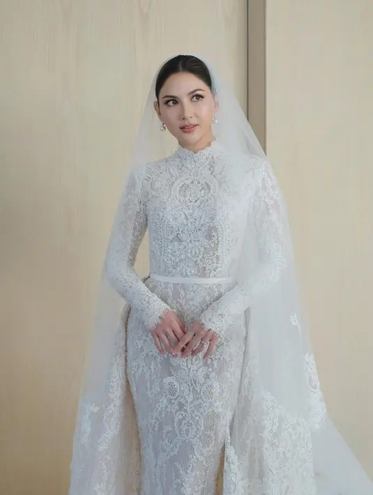 Begitu juga eyelash yang terlihat natural dengan eyeliner winged yang pas.[Foto: Instagram @cherryjks]