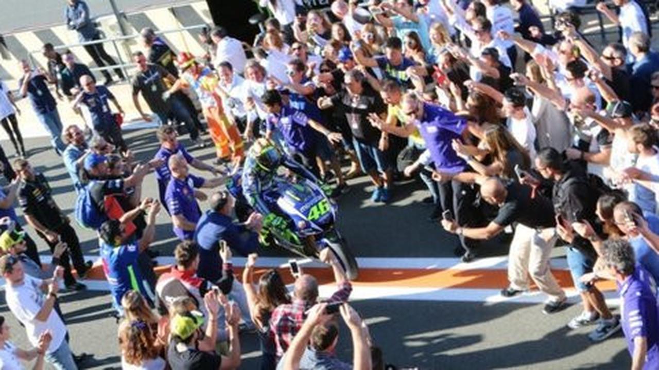 [Video] Rossi dapat penghormatan spesial di MotoGP Valencia 2015