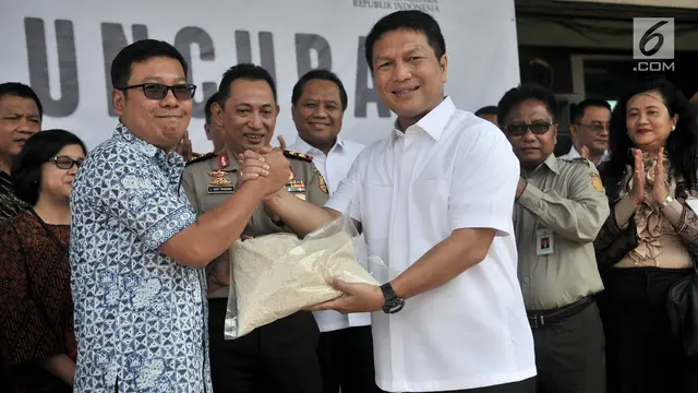 Peluncuran Operasi Pasar di Pasar Induk Cipinang