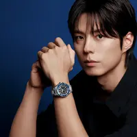 OMEGA resmi mengumumkan Park Bo-gum sebagai Brand Ambassador terbarunya, bergabung bersama deretan nama global bergengsi seperti George Clooney, Nicole Kidman, Eddie Redmayne, Daniel Craig, hingga Hyun Bin. [dok/OMEGA].