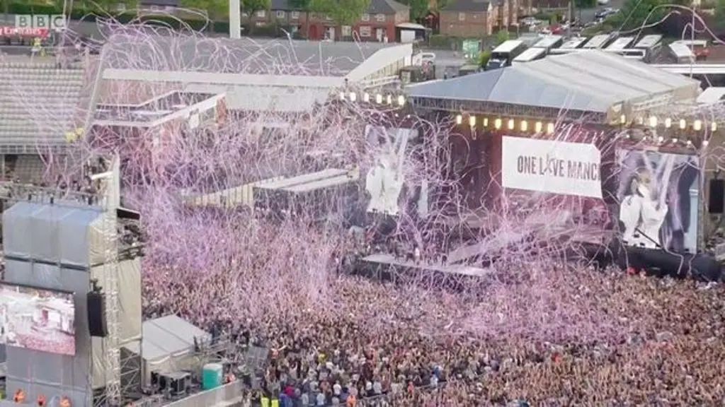 Suasana konser amal Ariana Grande, One Love Manchester. [foto: bbc]