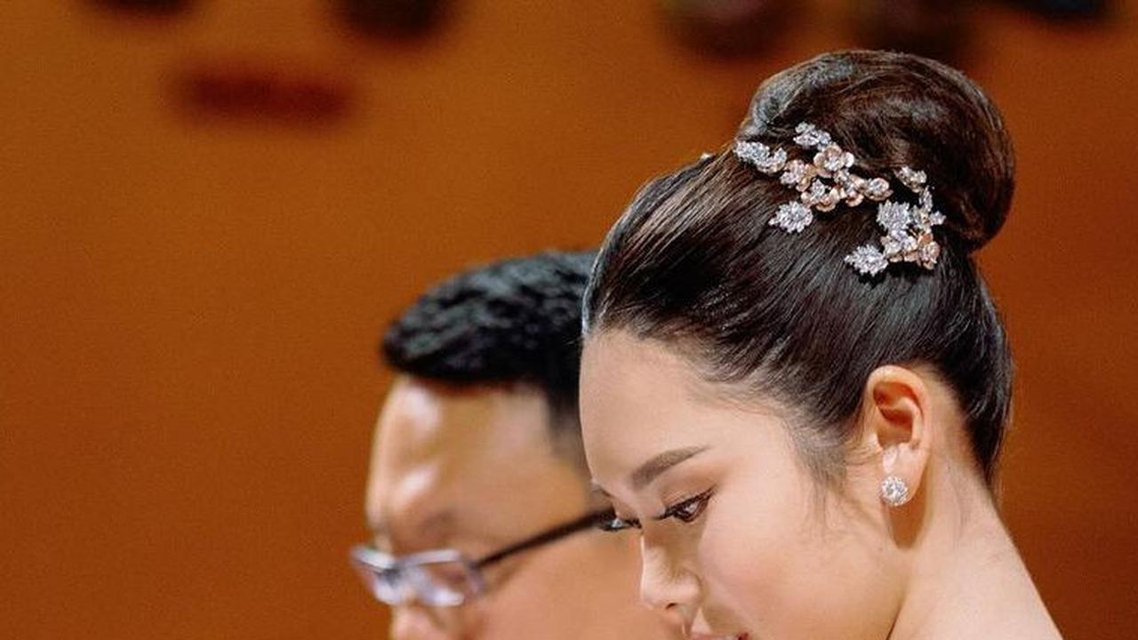 Wanita cantik ini resmi dipersunting oleh putra bos Air Asia Indonesia bernama Ryan Harris. <br>