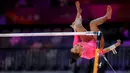 <p>Pesenam Hungaria, Zoja Szekely gagal mendarat dengan sempurna saat beraksi pada nomor palang bertingkat final aparatus putri Kejuaraan Dunia Gimnastik 2025 di Indonesia Arena, Senayan, Jakarta, Jumat (24/10/2025). (Bola.com/Bagaskara Lazuardi)</p>