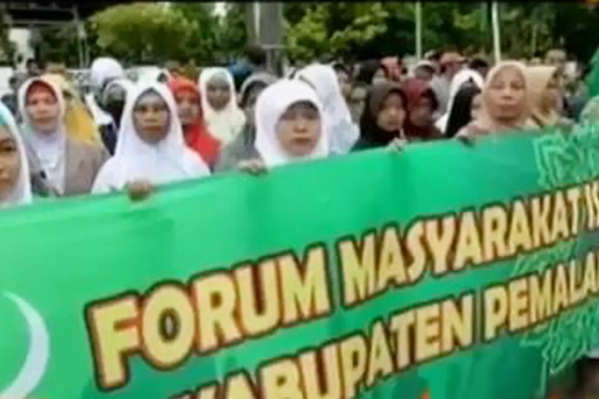 VIDEO: Tempat Hiburan Malam Masih Buka, Ratusan Ulama Protes