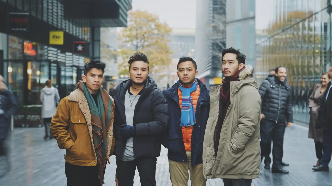 Band Govinda melakukan rekaman di Abbey Road Studios London.