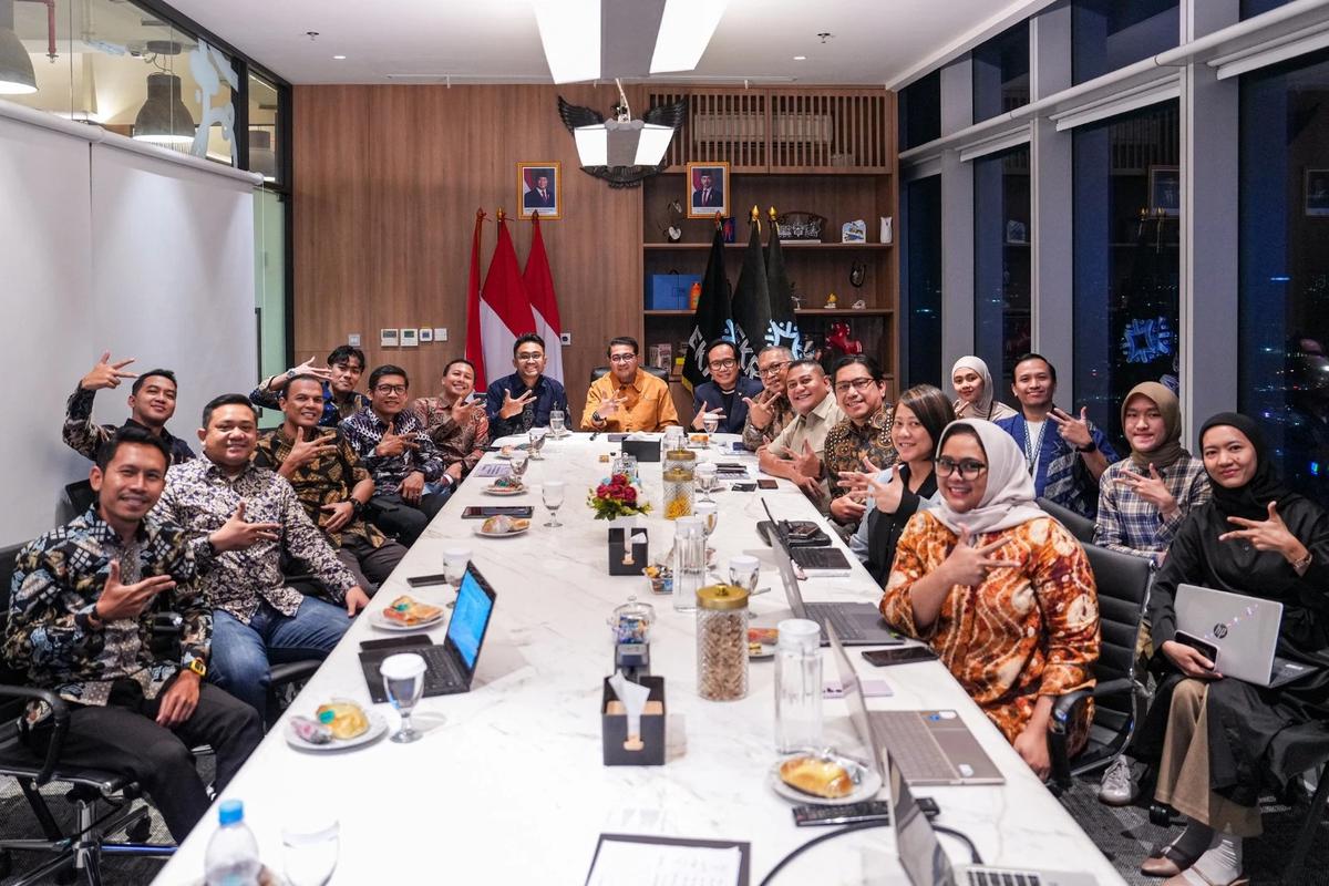 Menteri Ekraf Teuku Riefky Harsya saat bertemu Yayasan Kreativitas Pena Bangsa