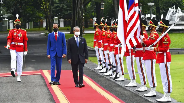 FOTO: Jokowi Terima Kunjungan PM Malaysia di Istana Merdeka