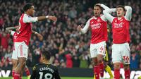 Jurrien Timber (kiri), Gabriel Magalhaes (kedua dari kanan), dan Martin Zubimendi (kanan) menyesali kegagalan timnya, Arsenal, mencetak gol ke gawang Manchester United pada lanjutan Liga Inggris 2025/2026 di Emirates Stadium, Minggu (26/1/2026) malam WIB. (Mike Egerton/PA via AP)