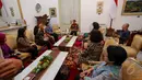 Suasana pertemuan Presiden Joko Widodo dengan Pansel KPK di Istana Negara, Jakarta, Jakarta, Senin (25/5/2015). Ini kali pertama Pansel menghadap Presiden usai diumumkan 20 Mei lalu. (Liputan6.com/Faizal Fanani)