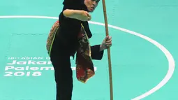 Pesilat Indonesia, Puspa Arumsari tampil dalam final nomor seni tunggal putri Asian Games 2018 di Padepokan Pencak Silat, TMII, Senin (27/8). Puspa Arumsari mempersembahkan emas ke-13 untuk Indonesia lewat cabor pencak silat. (Merdeka.com/Arie Basuki)