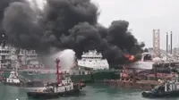 Fakta-fakta Kapal Deteksi Minyak Terbakar di Batam