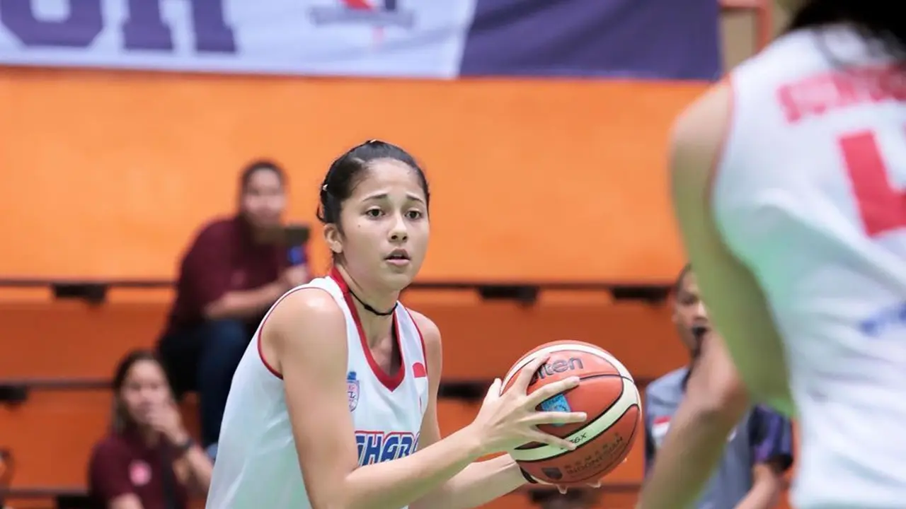 FOTO: Gaya Shita Marino saat Main Basket, Tampil Energik