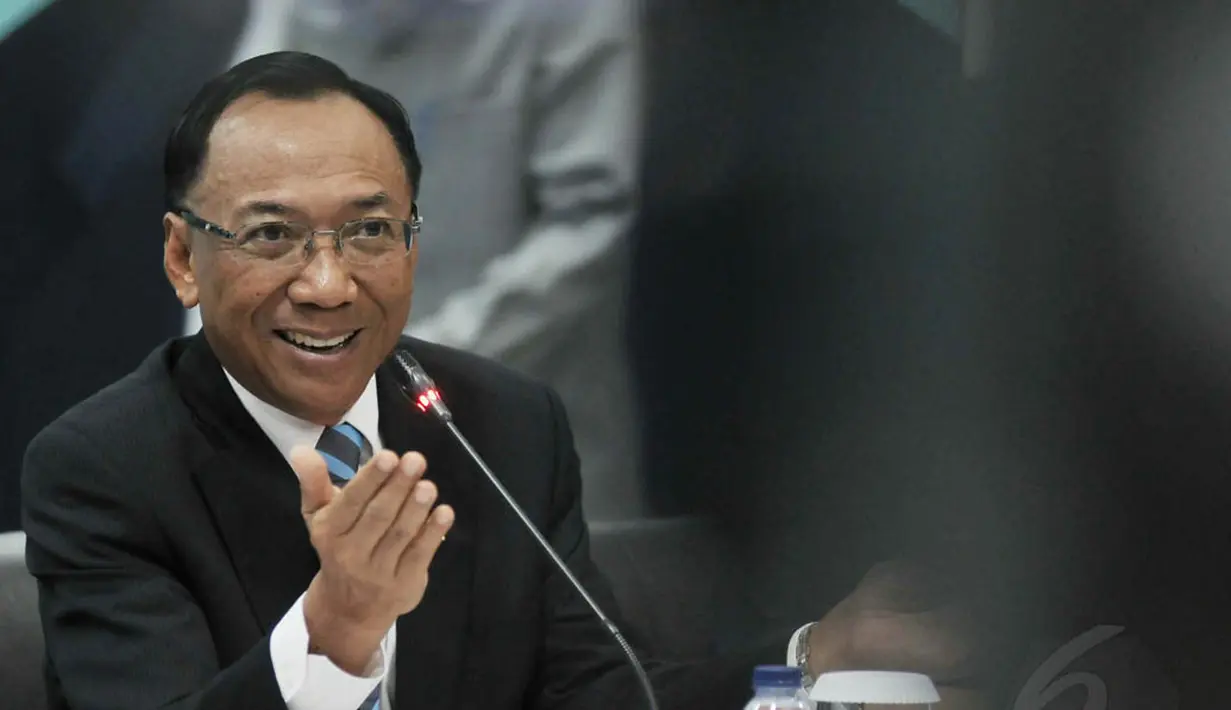 Di kantor kementerian ESDM, Jero Wacik memberikan penjelasan terkait pengendalian BBM bersubsidi, Jakarta, Selasa (5/8/14). (Liputan6.com/Johan Tallo)