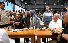 FOTO: Momen Jokowi Kepedasan Saat Makan Mie Gacoan Bareng Menteri Basuki di NTB, Begini Ekspresinya