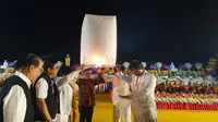 Ribuan lampion dilepaskan dari Candi Borobudur, menandakan puncak perayaan Hari Raya Waisak 2019 oleh umat Buddha di Indonesia. (Istimewa)