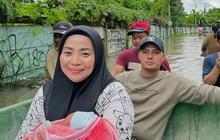 7 Potret Aksi Heroik Muzdalifah dan Sang Suami Fadel Islami Bantu Evakuasi Korban Banjir Tangerang Pakai Perahu Karet