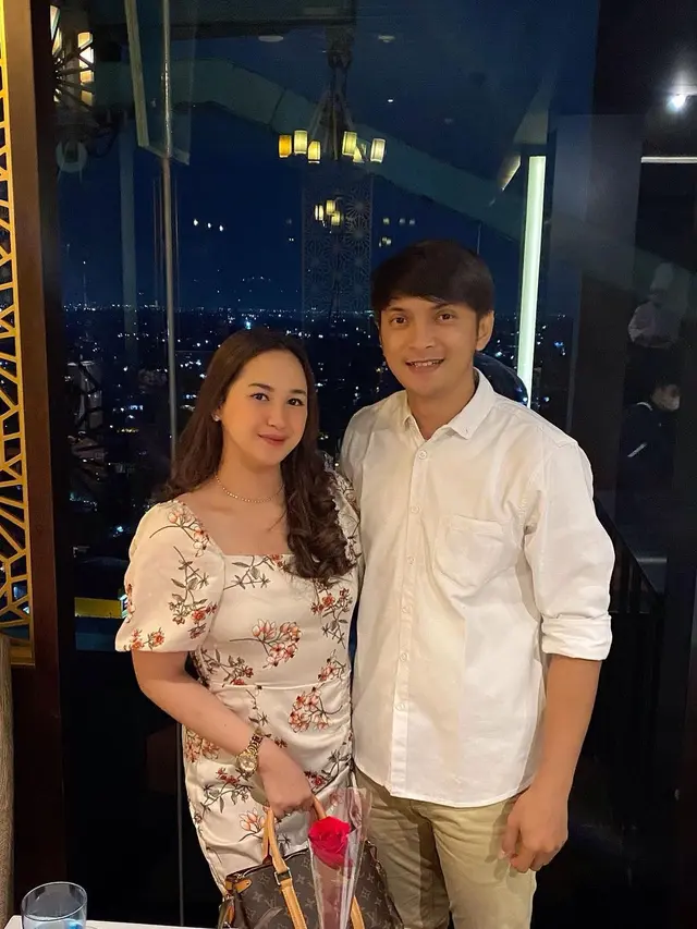 Segera Melahirkan, Ini 7 Potret Reiner Manopo dan Adisty Juniar yang Tampil Kompak