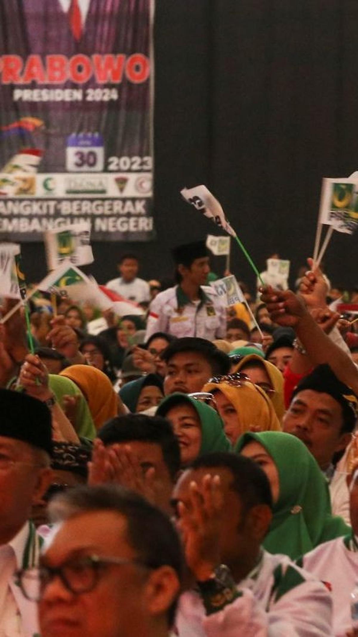 Selain itu, kelompok relawan Prabowo juga hadir dalam deklarasi tersebut.
( merdeka.com/Arie Basuki )