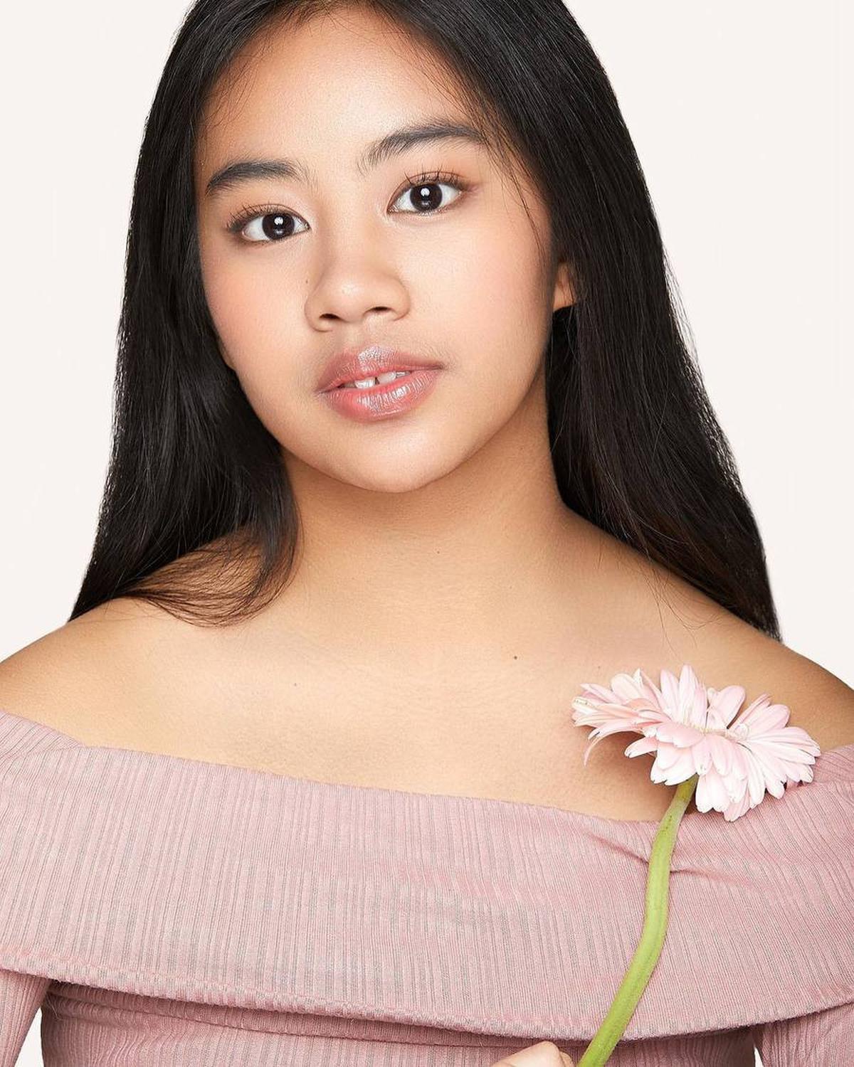 Ikuti Jejak Sang Bunda di Dunia Modeling, 7 Potret Cantik Diarra Putri Alya Rohali - Senyuman Manisnya Menular Banget