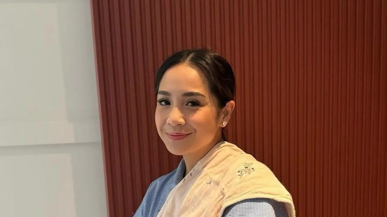 6 Gaya Raffi Ahmad dan Nagita Slavina Kenalkan Anak Adopsi yang Bernama Lily
