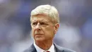 Gaya pelatih Arsenal, Arsene Wenger saat laga melawan Chelsea pada Community Shield 2017  di Wembley Stadium, London, (6/8/2017). Arsenal menang lewat adu penalti 4-1. (AFP/Kirsty Wigglesworth)