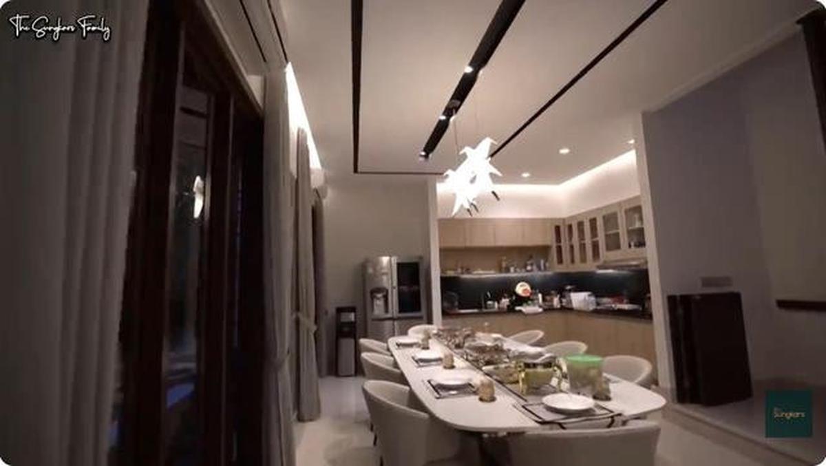 6 Potret Ruang Makan dan Dapur Rumah Cut Meyriska, Desain Elegan