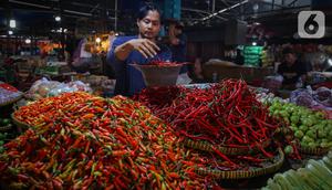 Berdasarkan pantauan panel harga Badan Pangan Nasional (Bapanas) pada hari ini, Selasa (17/12/2024), beberapa jenis cabai, telur ayam, dan minyak goreng curah mengalami kenaikan harga. (Liputan6.com/Angga Yuniar)