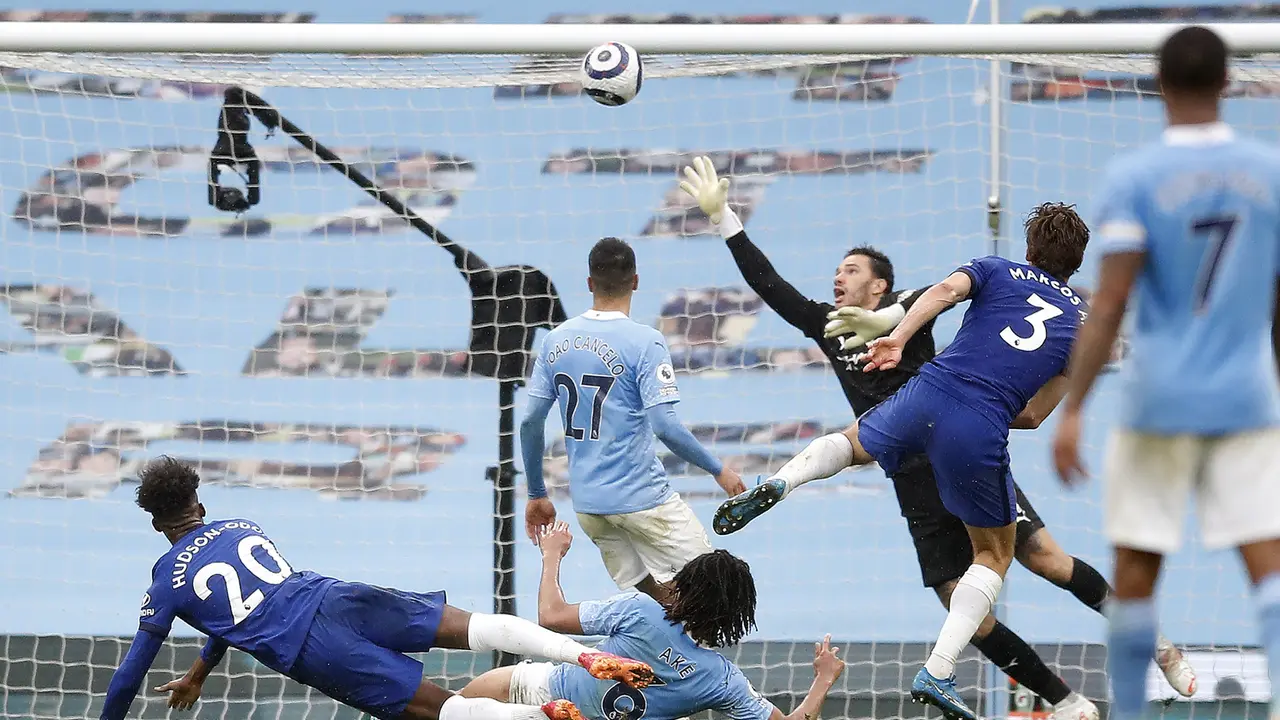 FOTO: Tekuk Manchester City 2-1, Chelsea Pastikan Perebutan Gelar Juara Liga Inggris Belum Berakhir - Marcos Alonso