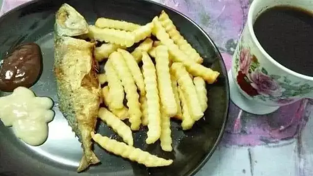 6 Potret Makan Kentang Goreng Ini Bikin Geleng Kepala