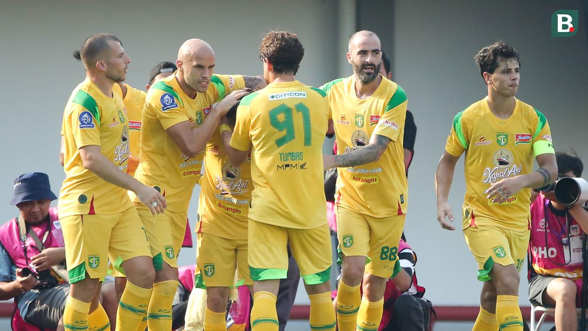 Foto: Persita Kembali Telan Pil Pahit, Persebaya Raih Kemenangan Perdana di BRI Super League
