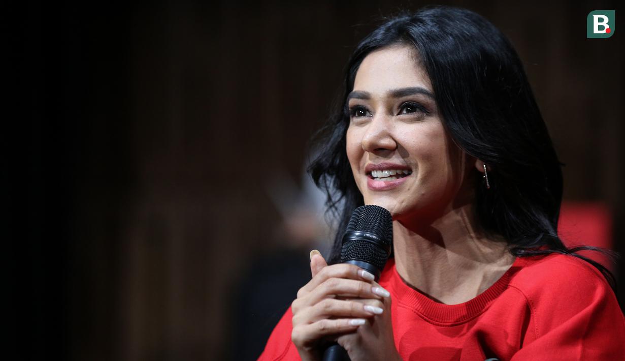 <p>Publik figur, Fanny Ghassani memberikan pernyataan saat acara Meet and Greet with Michael Owen di SCTV Tower, Senayan, Jakarta, Minggu (21/08/2022). (Bola.com/Bagaskara Lazuardi)</p>