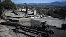 Kobaran api mengancam lebih kurang 3.500 bangunan di permukiman, peternakan dan area pertanian di pinggiran kota di sekitar Camarillo, Ventura. Diketahui, kebakaran terjadi sekitar pukul 9 pagi pada Rabu (6/11/2024) waktu setempat. (Patrick T. Fallon/AFP)