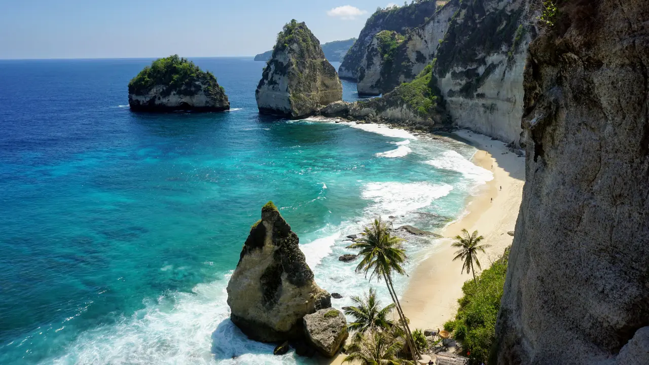 Ni Luh Djelantik Suarakan Save Pantai Bingin Bali, Ada Apa?