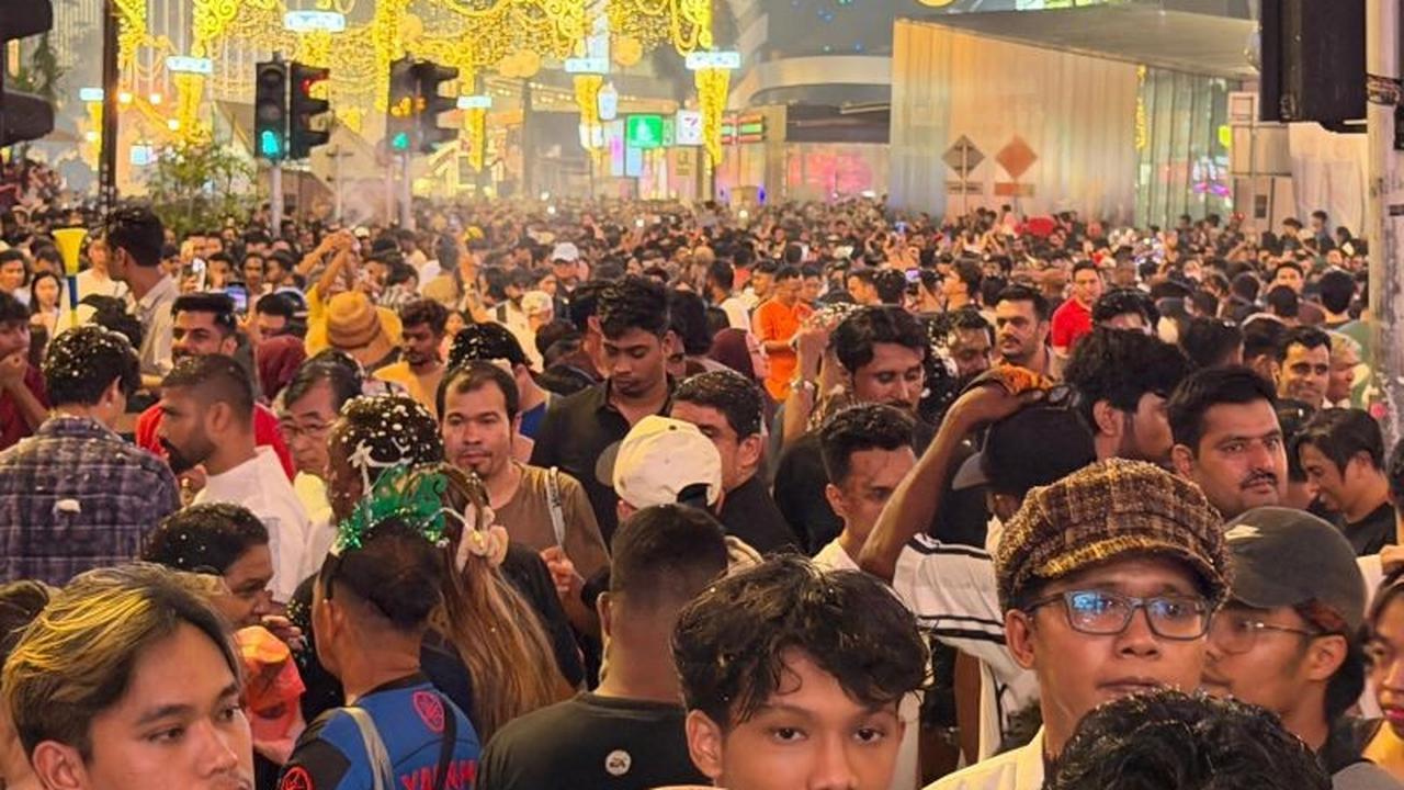 Ribuan Warga Padati Perayaan Tahun Baru Bukit Bintang, Sambut 2026 Penuh Semangat