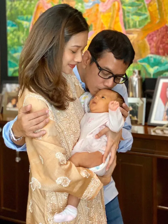 6 Momen Akikah Anak Gista Putri dan Wishnutama, Dihadiri Ibu Negara