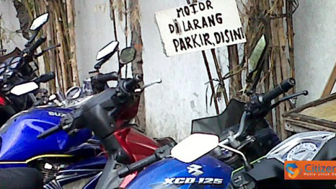 Parkir Liar Marak di Samping Lapiazza