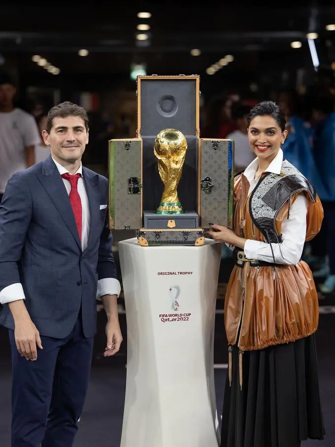 Bawa Trofi Piala Dunia 2022, Penampilan Artis India Deepika Padukone Dikritik