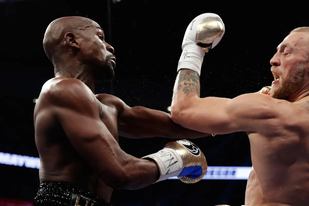 Taklukan McGregor, Mayweather Jr Menang TKO di Ronde ke-10