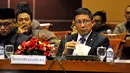 Menteri Agama Lukman Hakim Saifudin saat rapat dengan DPR, Jakarta, Rabu (22/4/2015). Menag memastikan, ongkos ibadah haji tahun ini turun menjadi 2.717 dolar Amerika Serikat atau sekitar Rp33,9 juta per jemaah. (Liputan6.com/Andrian M Tunay)