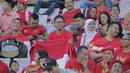 Antusias yang tinggi dari para pendukung Indonesia pada laga pertama piala AFF U-22 yang berlangsung di Stadion Nasional, Phom Penh, Kamboja, (Senin/18/2). Timnas Indonesia bermain imbang 1-1 kontra Myanmar. (Bola.com/Zulfirdaus Harahap)