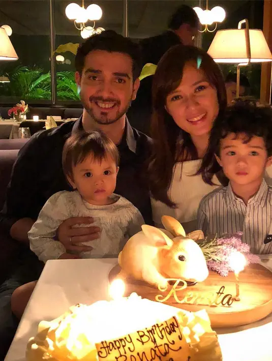 Sejak kasusnya tersebut, Fahri harus menjalani rehabilitasi di RSKO, Cibubur Jakarta Timur. Dalam sidang yang digelar di Pengadilan Negeri Jakarta Selatan, Selasa (5/6) ayah dua anak itu dituntut 9 bulan. (Instagram/renata711)