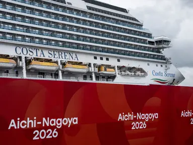 Kapal pesiar Costa Serena yang memiliki panjang sekitar 290 meter bersandar di Pelabuhan Nagoya, Prefektur Aichi, Jepang, Selasa (15/9/2026). Kapal tersebut digunakan sebagai akomodasi atlet dan ofisial selama Asian Games 2026 Aichi-Nagoya karena panitia tidak membangun perkampungan atlet. Costa Serena berkapasitas sekitar 4.000 orang dan menjadi tempat tinggal atlet dari sejumlah cabang olahraga selama penyelenggaraan Asian Games 2026. (AFP/Fred Mery)