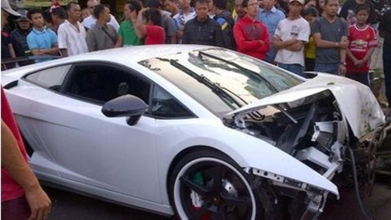 Lamborghini tabrak motor di Kelapa Gading, 1 korban luka