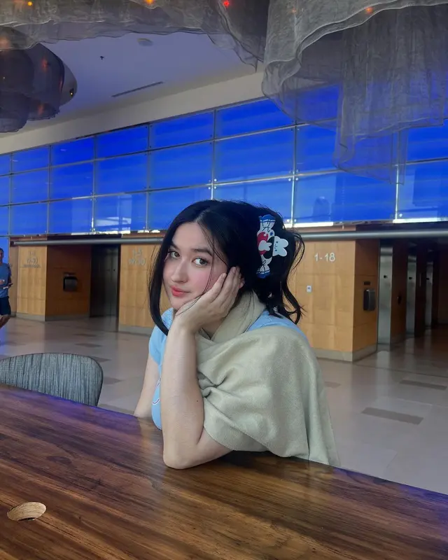 Unggahan terbarunya disebut jadi tanda pernikahan, ini 6 momen mesra Stephanie Poetri dan Asher Novkov