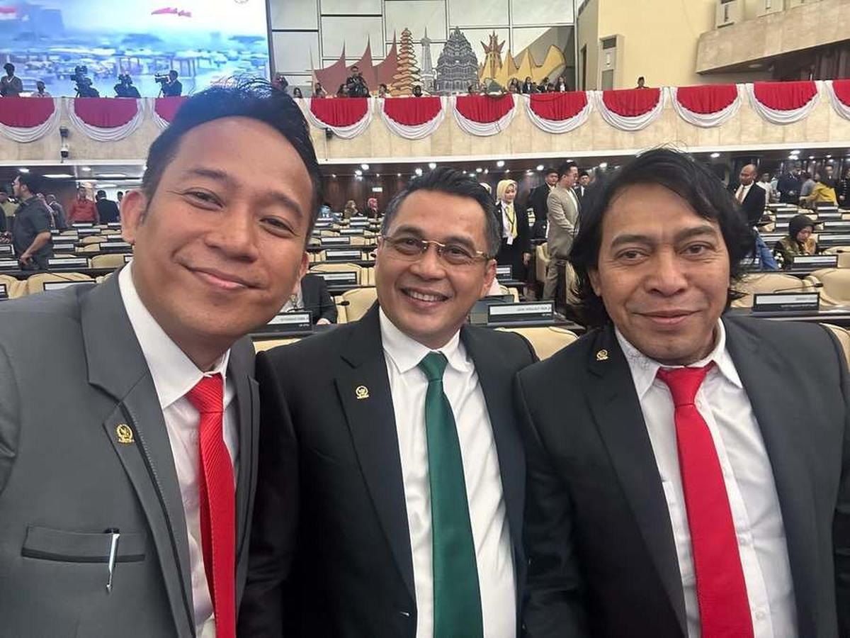 Potret Denny Cagur, Dari Panggung Komedi ke Gedung Parlemen - Kisah Penuh Kejutan dan Dedikasi