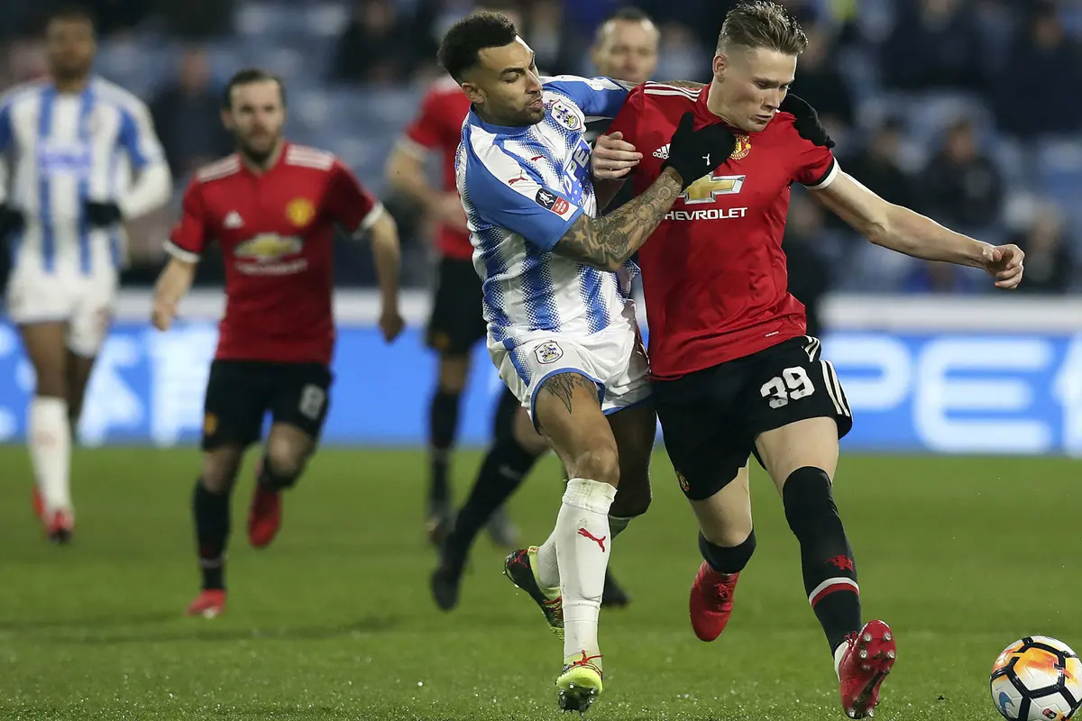 Manchester United, Huddersfield Town, Piala FA