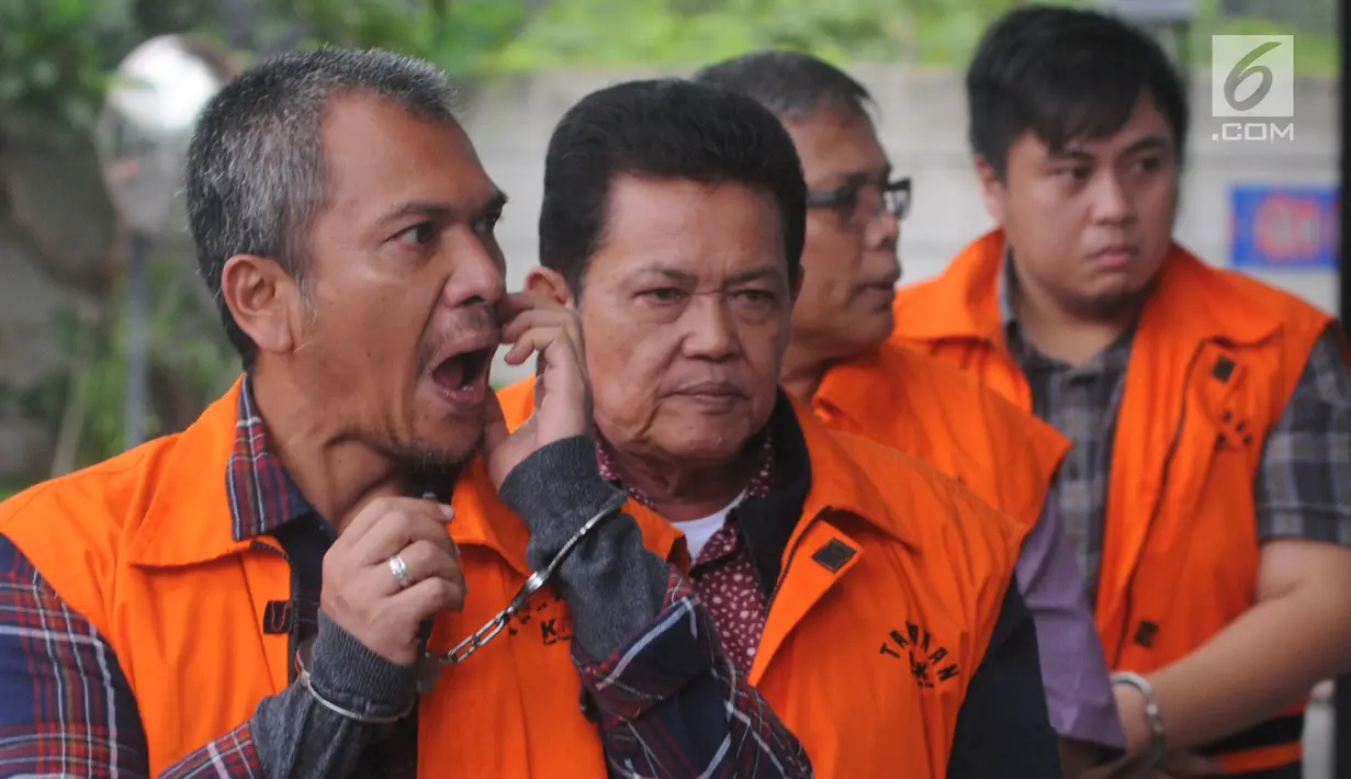 Walikota Pasuruan Setiyono, Plt PUPR Pakpak Bharat David Anderson Karosekali, PPK SPAM Toba 1 Donny Sofyan Arifin dan PPK SPAM Lampung, Anggiat Partunggul Nahot Simaremare tiba di gedung KPK, Jakarta, Rabu (16/1). (Merdeka.com/Dwi Narwoko)