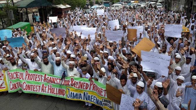 Demonstrasi tumpah di jalanan ibu kota Pakistan untuk menuntut kontes menggambar kartun Nabi Muhammad yang akan digelar oleh politikus Belanda Geert Wilders. (AP Photo)